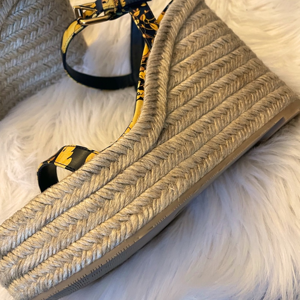 Brand new Versace wedges . Too high for me. Must go